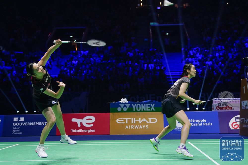 泳赛场上创 泳赛场上创